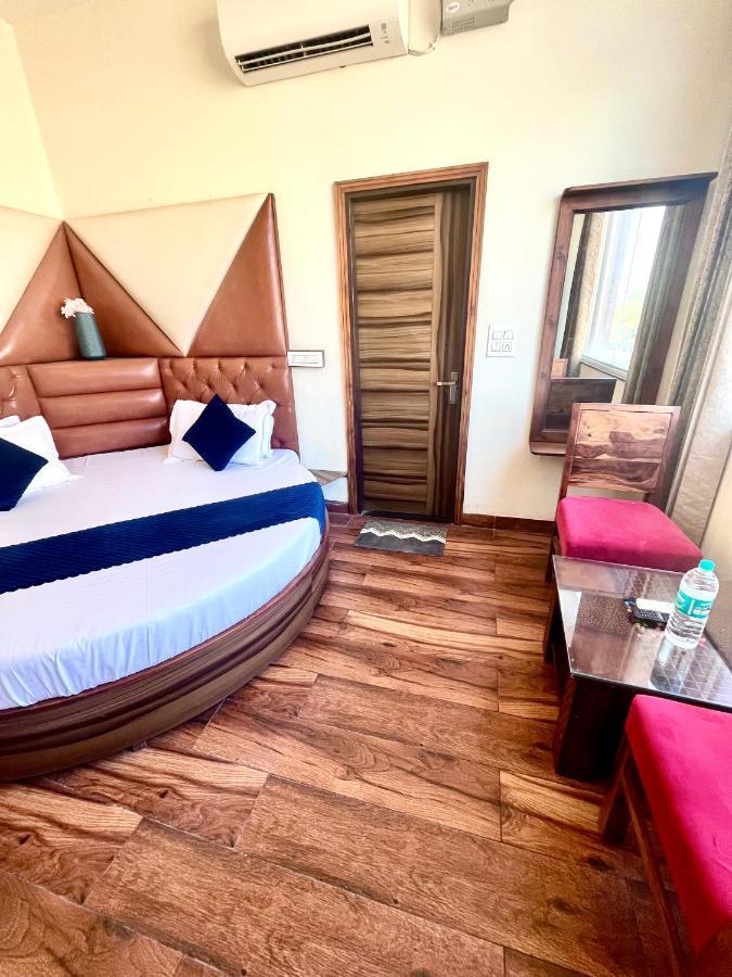 Hotel Woodcrest Zirakpur - Best Family Hotel By - A Unit Of Sidham Group Eksteriør billede